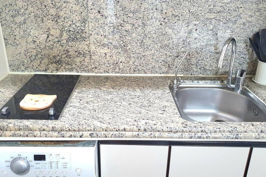 Haeundai Beach 1 Cho Apartment Busan Ngoại thất bức ảnh